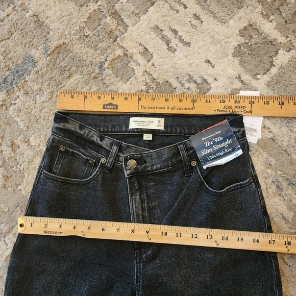 NWT A&F Curve Love Ultra HR 90s Slim Straight Black Jean Criss Cross Waist 26 - Picture 2 of 14